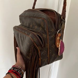 Vintage boho crossbody with charm and dust bag.